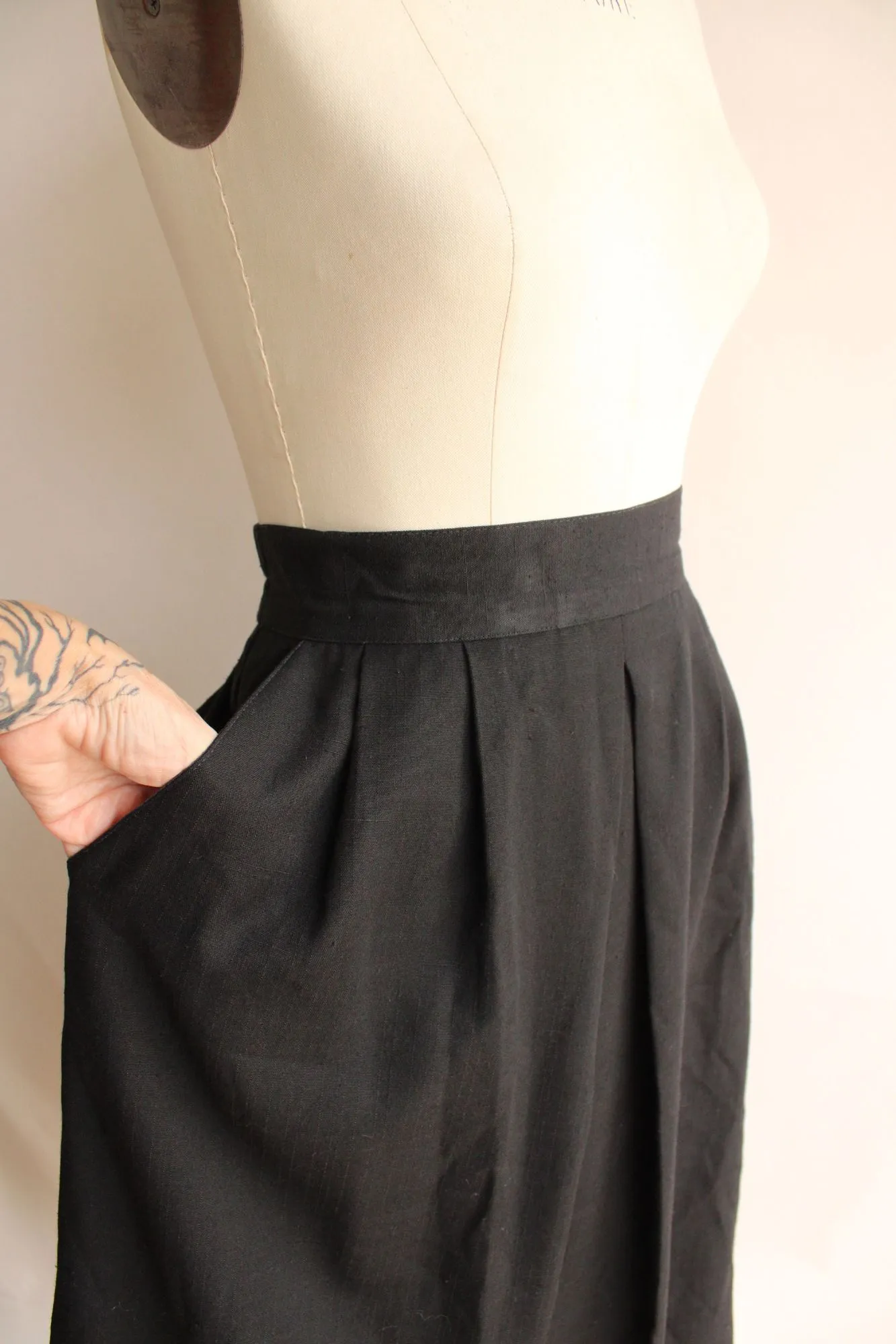 Vintage 1990s Black Pleated A Line Skirt with Pockets